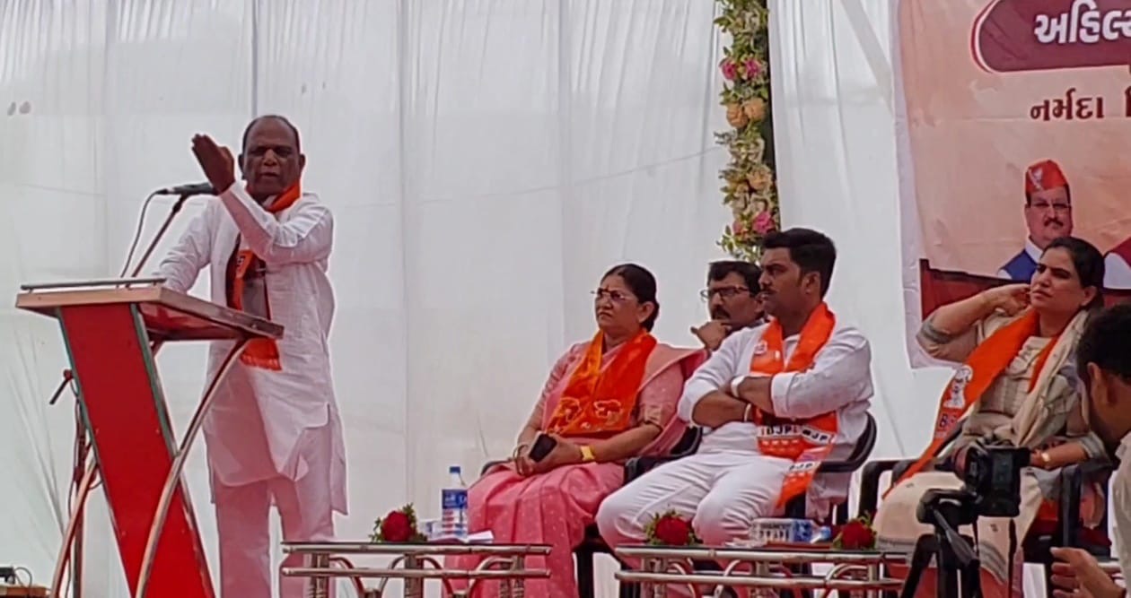 ચૈતર વસાવા ના દેખાડવાન દાંત જુદા અને ચાવવાના દાંત જુદા છે