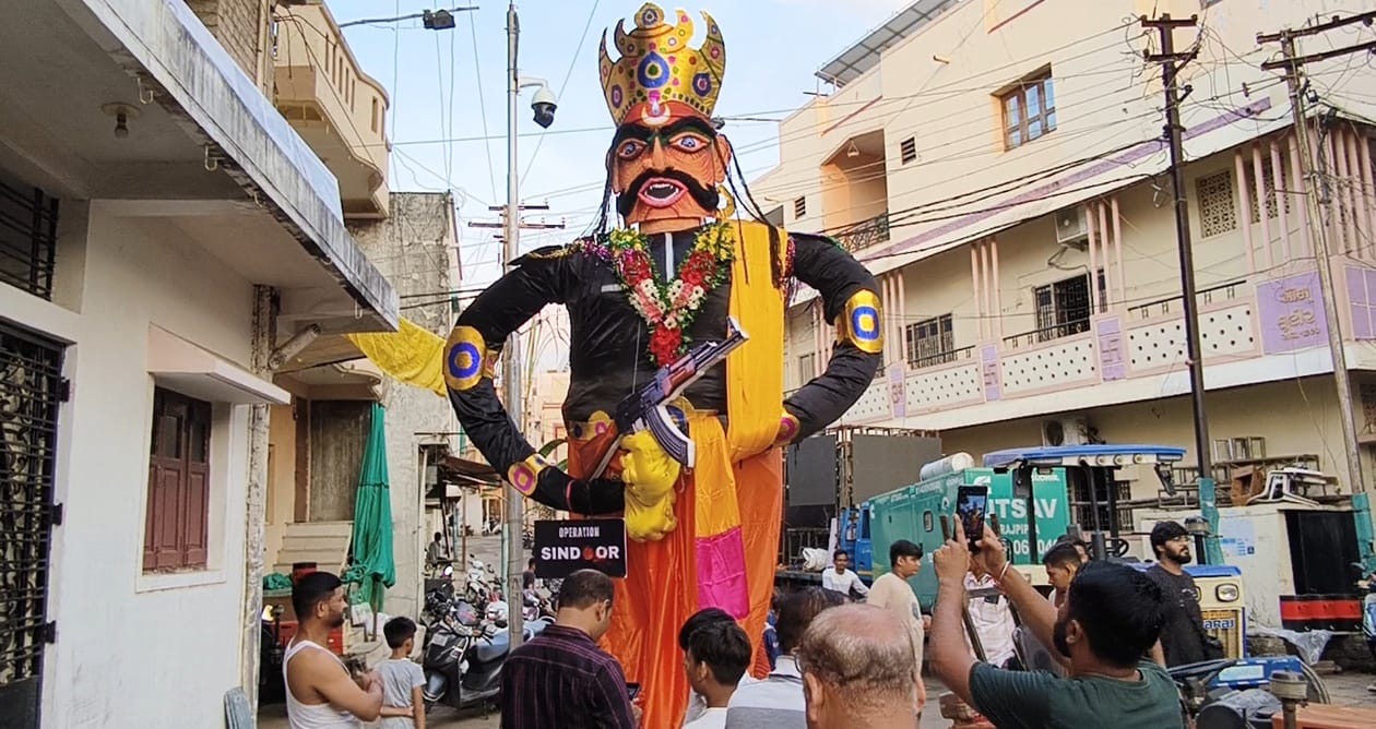 રાજપીપળામા દશેરાના બીજે દિવસે અગીયારસને દિવસે  રાવણનું દહન કરવાની અનોખી પ્રથા