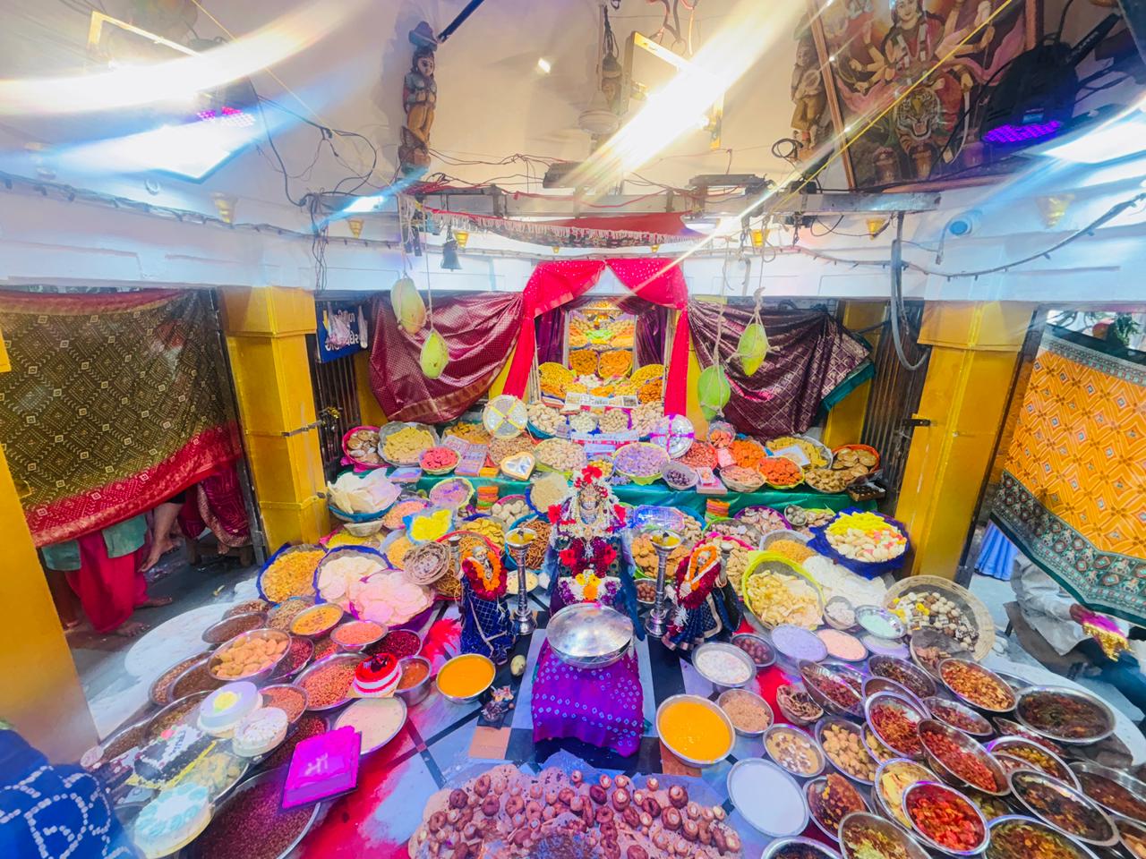 350 વર્ષ જૂની લોકગાથા જીવંત! નવાપુરા બહુચરાજી મંદિરમાં રસ-રોટલીની ‘દિવ્ય નાત’ની યાદમાં ભવ્ય અન્નકૂટ