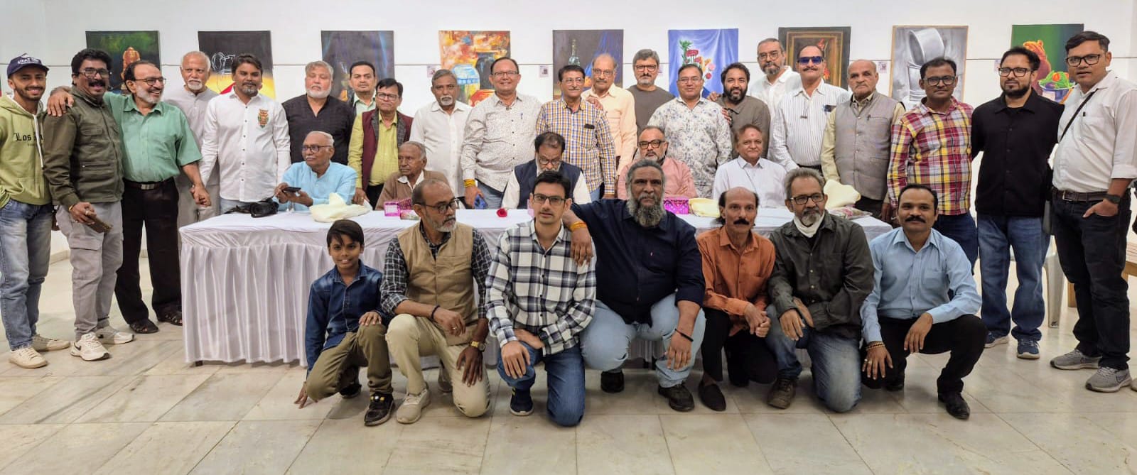 હાથીસિંગ આર્ટ્સ સેન્ટર ખાતે ગુજરાતના 32 કલાકારોની આબેહૂબ અને અદ્ભુત કૃતિઓ પ્રદર્શિત કરવામાં આવી.