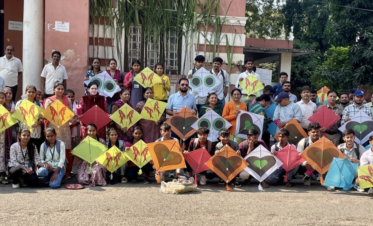 એમ. આર. આર્ટ્સ એન્ડ સાયન્સ કોલેજ, રાજપીપળા ખાતે મકરસંક્રાંતિ નિમિત્તે પતંગ ઉત્સવનું ભવ્ય આયોજન