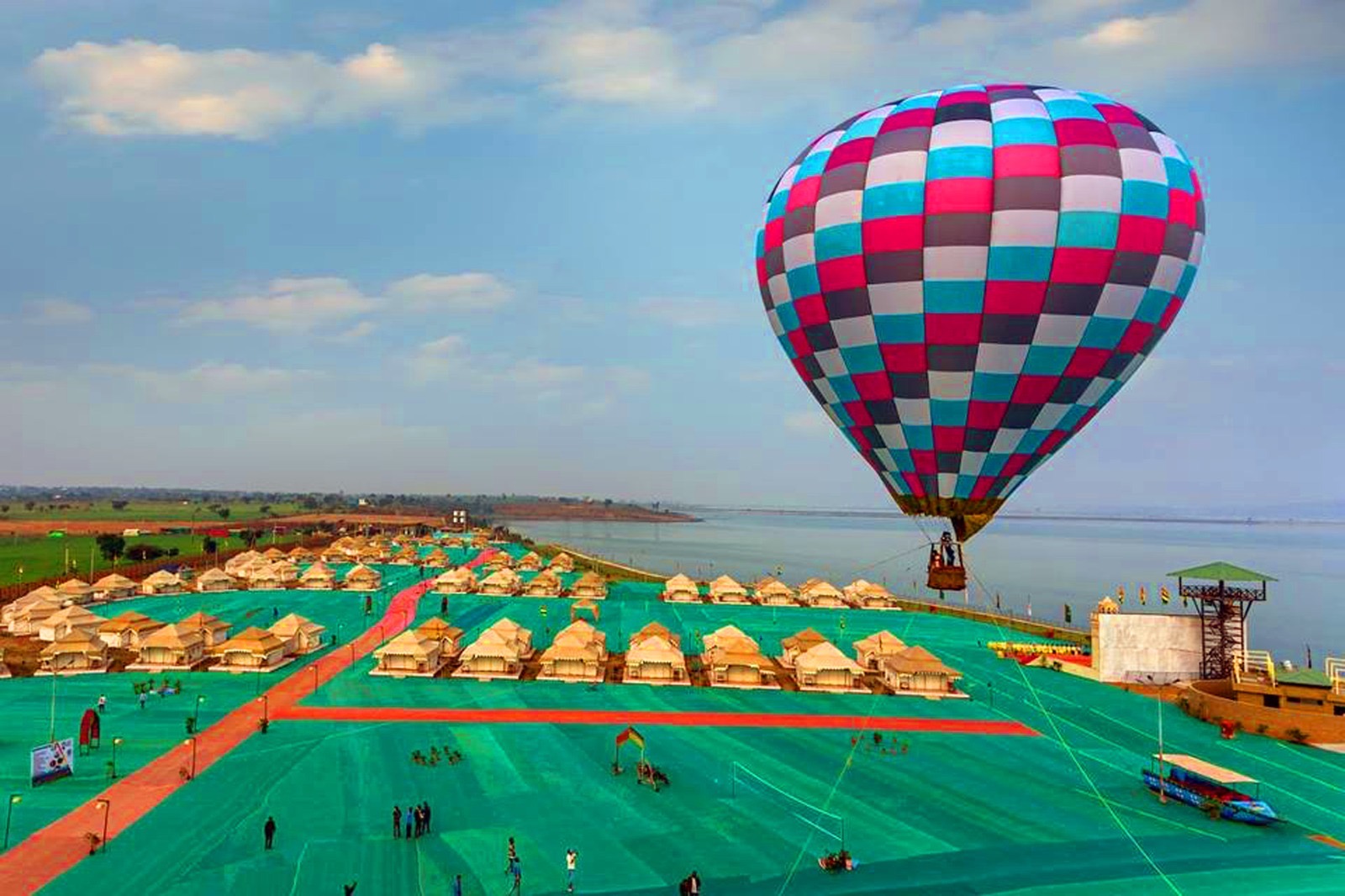 “એક્વા સેરેનેડ” થીમ પર આધારિત જલ મહોત્સવનો ભવ્ય શુભારંભ